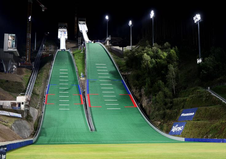 Poletni grand prix je na manjši skakalnici zahteval kar nekaj žrtev. | Foto: Guliverimage