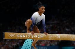 Simone Biles najprej padla z gredi, nato pa na parterju priznala premoč Brazilki