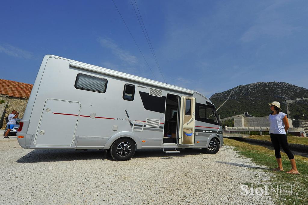 Adria sonic 710 SL supreme - test integriranega avtodoma