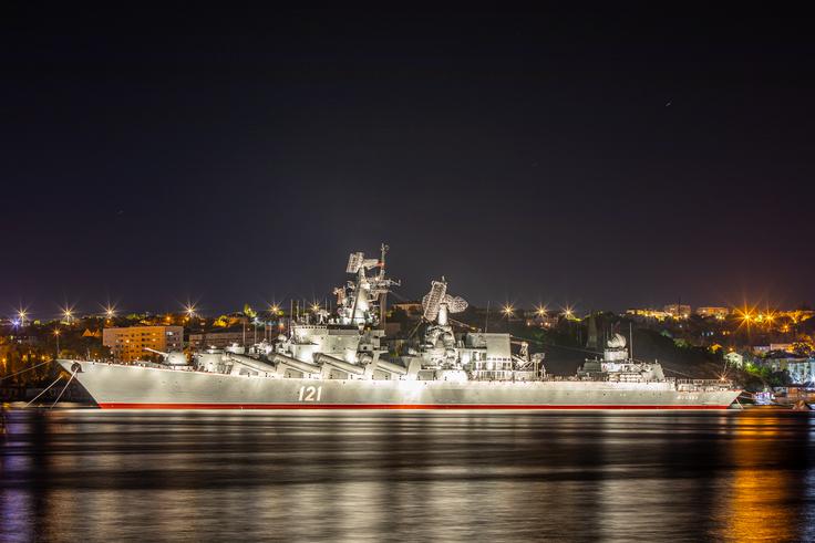 Če držijo trditve Ukrajine, da so rusko križarko res zadeli z dvema raketama Neptun, je Moskva po mnenju nekaterih poznavalcev celo največja bojna ladja vseh časov, ki je potonila oziroma bila kritično poškodovana zaradi raketnega izstrelka. | Foto: Shutterstock