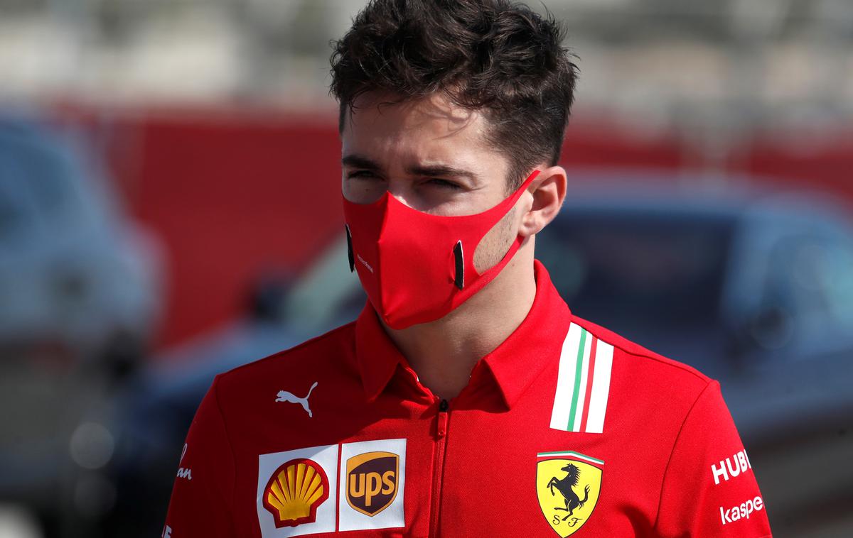 Charles Leclerc | Ferrarijev dirkač Charles Leclerc bo zaradi povzročitve nesreče na VN Bahrajna na zadnji dirki sezone v Abu Dabiju štartal tri mesta nižje od sicer doseženega časa v kvalifikacijah. | Foto Reuters