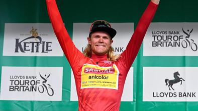 Tadej Pogačar ima še enega novega pomočnika