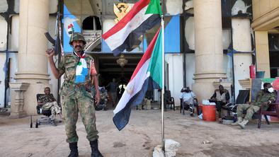 Sudanska vojska naj bi prevzela nadzor nad letališčem v Kartumu