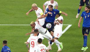 Italijanski kapetan se je vrnil na trening, ni pa še jasno, če bo nared za osmino finala