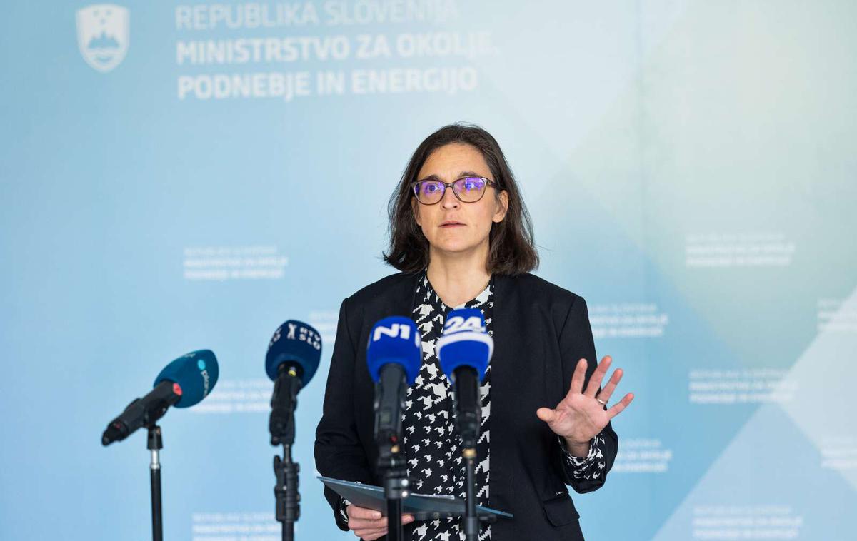 Tina Seršen, ministrstvo za okolje, podnebje in energijo | Jek 2 je kot največja investicija v zgodovini države dolgotrajen projekt, je opozorila Seršenova. | Foto STA