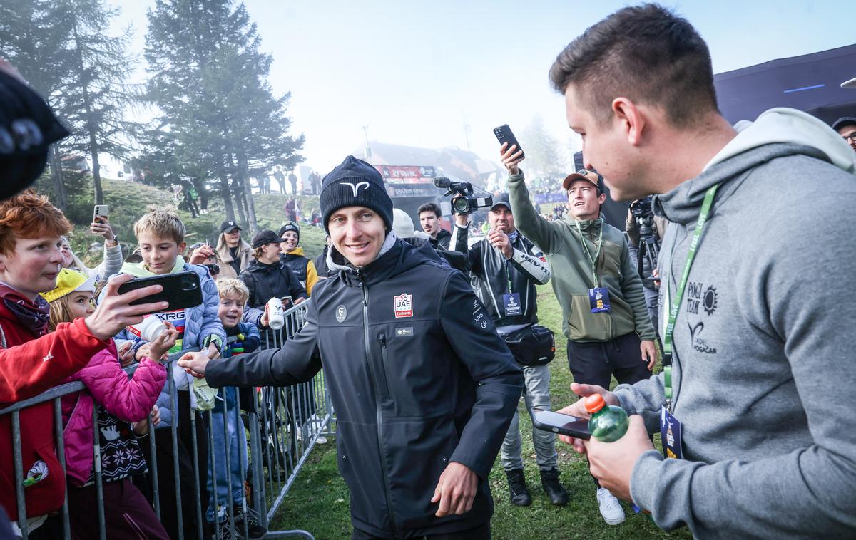 Tadej Pogačar | Tadej Pogačar je na unikatnem kolesarskem dogodku Pogi Challenge združil dobrodelnost in druženje z navijači. Če bo interes, bo dogodek postal tradicija, tako kot njegov kriterij v Komendi.  | Foto Ana Kovač
