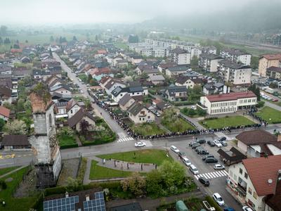 Zdravstveni dom Vrhnika obžaluje dolge vrste v Borovnici