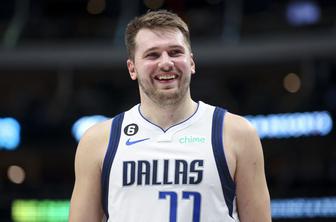 Luka Dončić tudi letos razveselil otroke v bolnišnicah