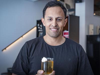 Janez Trelc, ljubljanski barman, ki je namešal najboljši koktajl #video