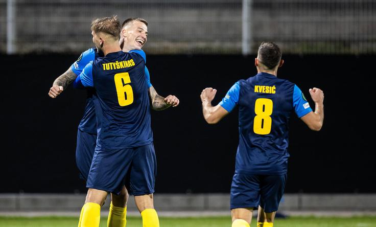 Na prvoligaški lestvici kraljuje Celje. Je tudi edini prvoligaški klub, ki ima v rubriki zmag, remijev oziroma porazov še ničlo. Še vedno je namreč nepremagan. | Foto: Jure Banfi