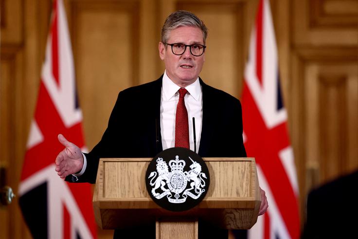 Kako se bo v pogovorih s Trumpom odrezal Starmer? Ta je znan po tem, da se drži pravil, kar menda ni ravno koristno v pogovorih s Trumpom. | Foto: Reuters