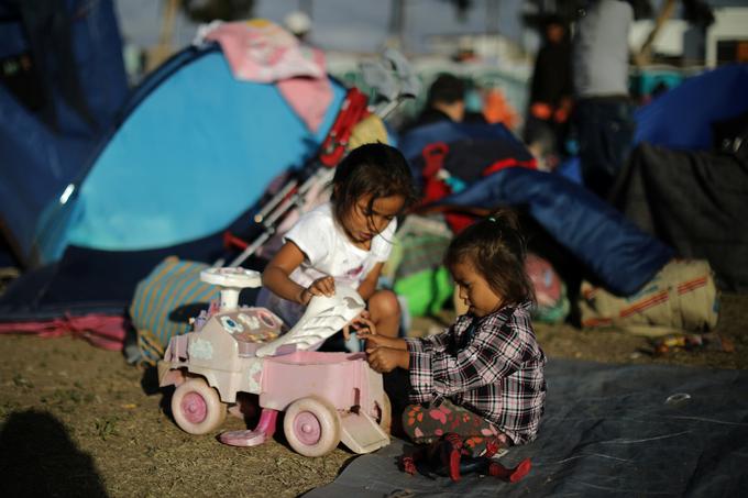 Ameriški uradniki naj bi po napovedih v prihodnjih dneh oziroma tednih začeli hiter pregled prosilcev za azil. | Foto: Reuters