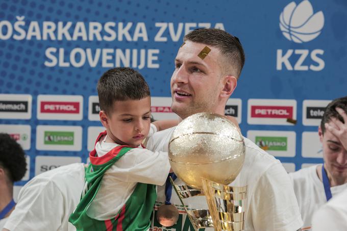 Alen Omić se veseli počitka po naporni sezoni. | Foto: Matej Povše/Sportida