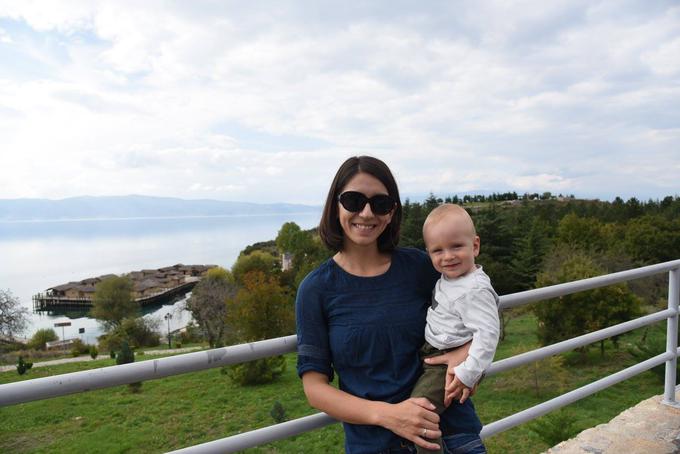 Emilija s sinom Martinom. Fotografija je z njegovega prvega obiska Makedonije. (Ohrid, 2015). | Foto: Osebni arhiv
