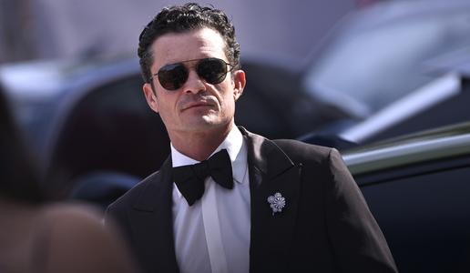 Orlando Bloom zaradi trojčka s slavnima sestrama razburil gledalce