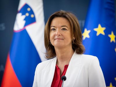 Tanja Fajon prejela 5.412 evrov bruto funkcionarskega nadomestila