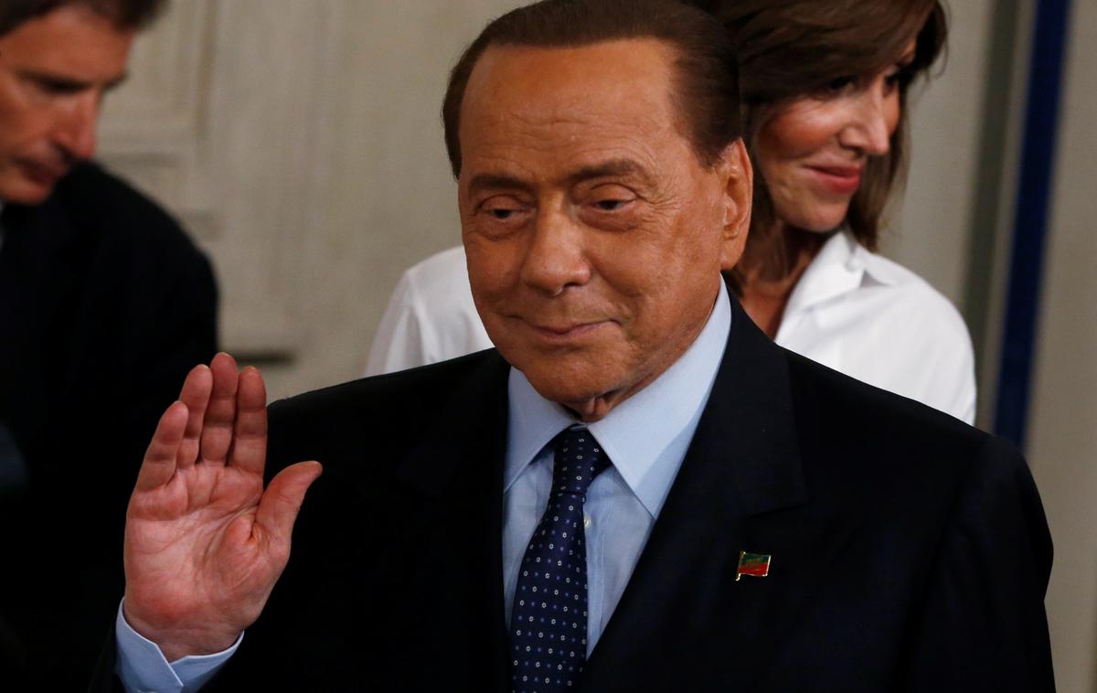 Silvio Berlusconi | Nekdanji italijanski premier Silvio Berlusconi po okužbi z novim koronavirusom ostaja v bolnišnici. | Foto Reuters