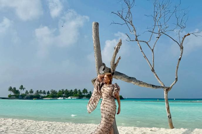 Helena Blagne | Pevka Helena Blagne ima na dopustu čas tudi za poziranje na bolj prefinjenih fotografijah. | Foto Instagram/Helena Blagne