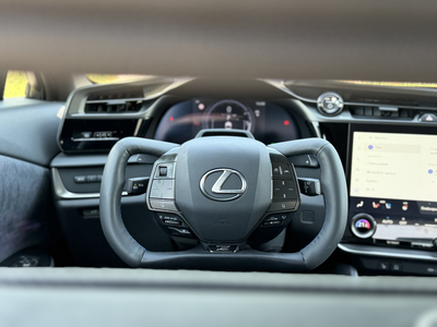 Lexus RZ z volanom nove generacije: revolucija se je zdaj začela tudi v Sloveniji