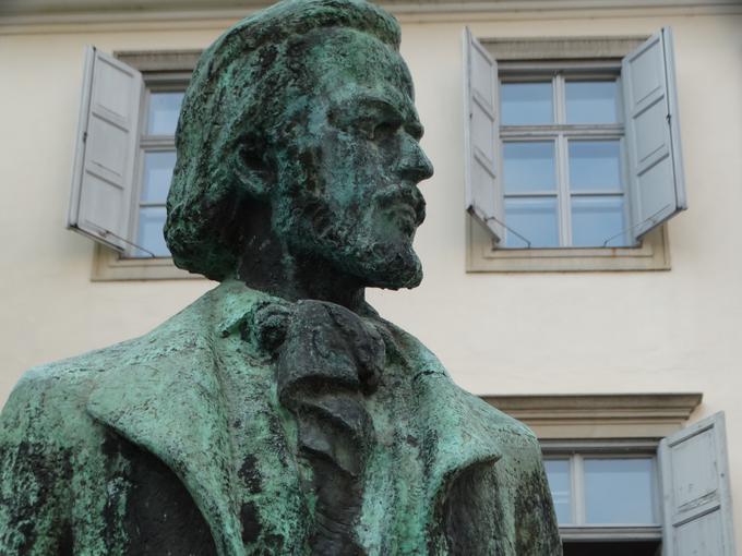 Josip Jurčič (1844–1881) je s prvim slovenskim romanom Deseti brat (1866) postavil temelje slovenske pripovedne proze, deloval je tudi kot urednik, založnik, dramatik in časnikar. | Foto: STA
