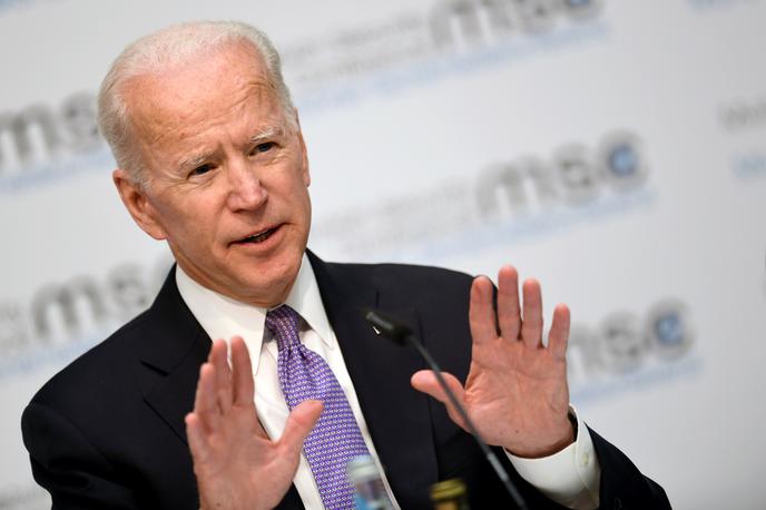 Joe Biden | Joe Biden je v odzivu na obtožbe o neprimernem dotikanju žensk obljubil, da bo v prihodnje bolj spoštoval osebni prostor posameznic. | Foto Reuters