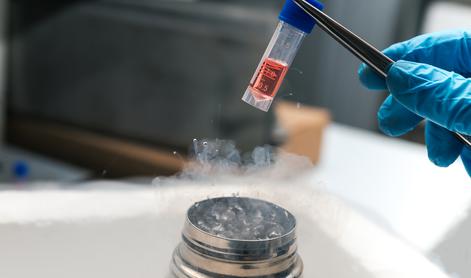 Ena od posod z vzorci Biobanke huje okvarjena