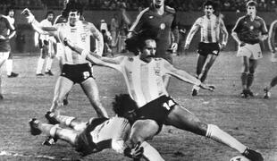 Argentina žaluje, koronavirus vzel nogometno legendo