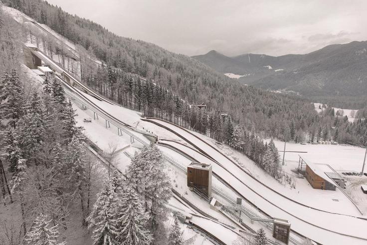 Poleg obnovljene velikanke so zgradili oziroma obnovili še sedem skakalnic s spremljajočimi objekti. | Foto: Miran Kambič