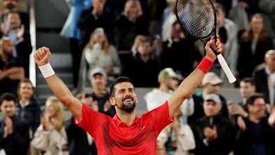 Novak Đoković po začetnih težavah do polfinala s Sinnerjem