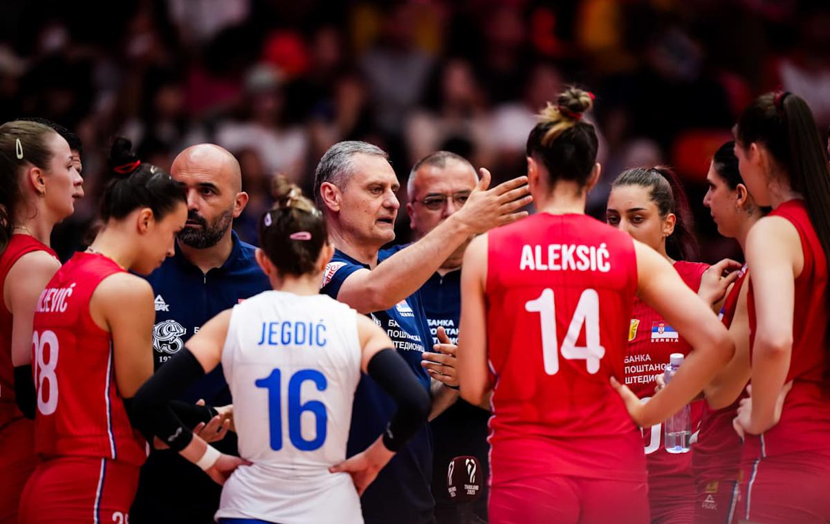 srbska odbojkarska reprezentanca | Srbkinje, ki se potegujejo za tretji zaporedni naslov svetovnih prvakinj, se za četrtfinale merijo z Nizozemsko. | Foto Volleyball World