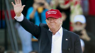 Trumpovo spogledovanje s KKK in njegovi kratki prsti