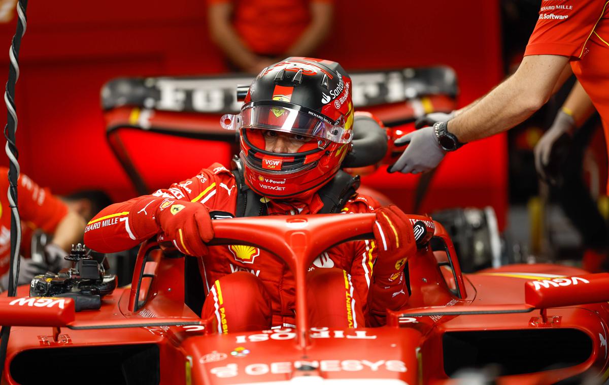 Džeda Carlos Sainz Ferrari | Carlos Sainz bo zaradi vnetja slepiča izpustil VN Savdske Arabije. | Foto Guliverimage