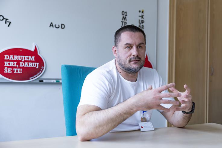 Strokovni direktor poseben poudarek namenja tudi ozaveščanju o pomenu krvodajalstva in krepitvi sistema, ki temelji na prostovoljnem, anonimnem in neplačanem darovanju krvi. | Foto: Ana Kovač