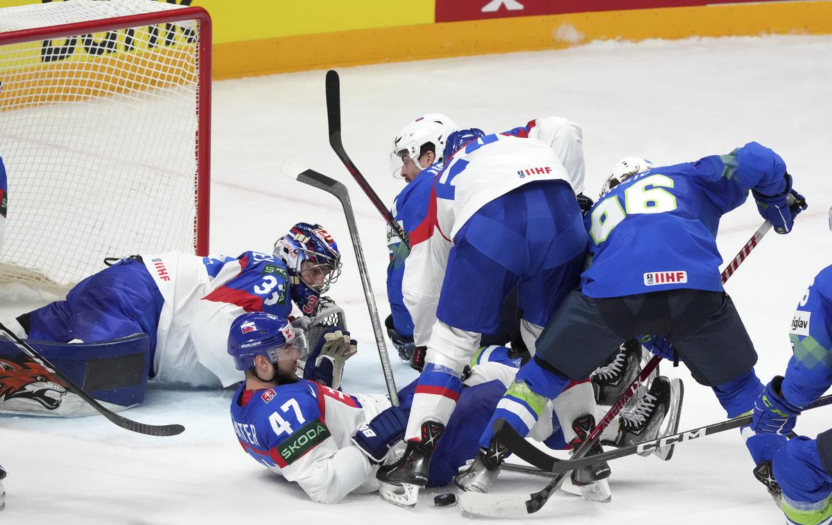 SP v hokeju 2023, slovenska hokejska reprezentanca : Slovaška | Slovencem ni uspelo premagati slovaškega vratarja, po porazu z 0:1 so ostali brez možnosti obstanka med elito. | Foto Guliverimage