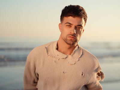 Gašper Rifelj: Svet nas vse bolj potiska v neko obliko idealizma #video