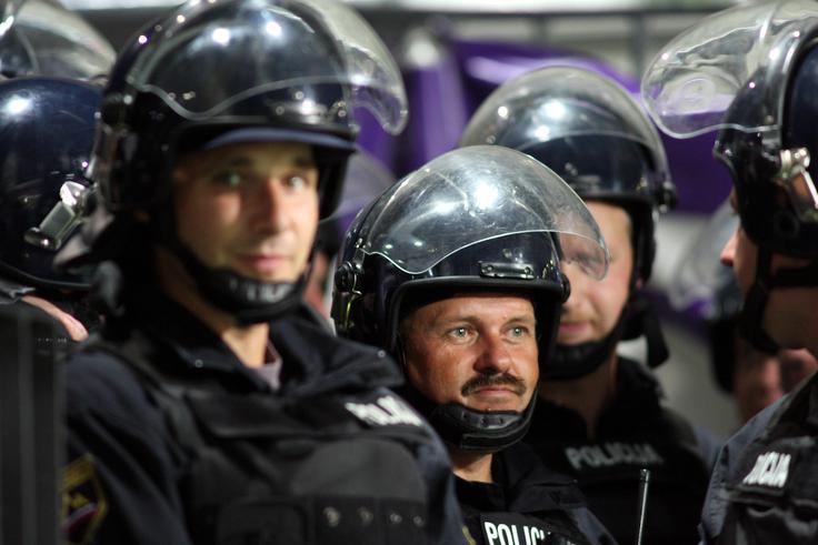 Na delu bo sto policistov. | Foto: Marjan Kelner/Sportida
