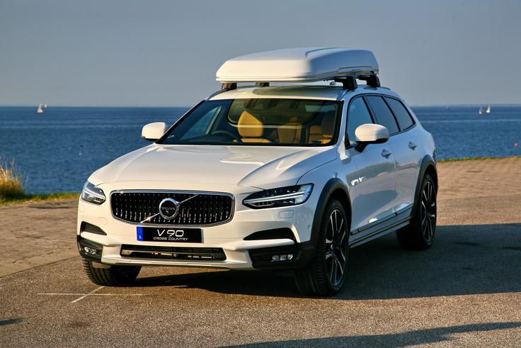 Najbrž značilna oprava V90 CC: strešni kovček za 'aktivno preživljanje prostega časa'. | Foto: Vinko Kernc