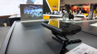 Doogee, telefon z vgrajenim projektorjem