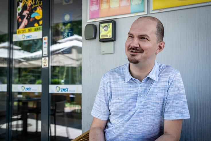 "Zagotovo pa bi morali dati otroku neko temeljno znanje iz vseh teh veščin. Ni toliko smisel šole, da si zapomni vse podatke, kljub temu da marsikateri učitelj mogoče to zagovarja." | Foto: Gaja Hanuna