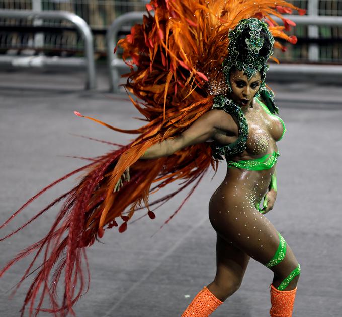 Gledalce so očarale zapeljive brazilske plesalke. | Foto: Reuters