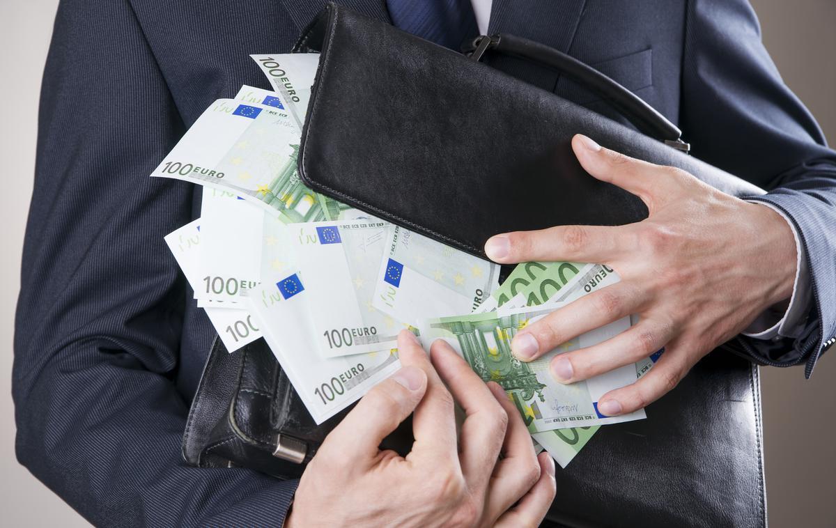 Denar | Čeprav vsi problemi še zdaleč niso premagani, so gospodarski obeti za Evropo vendarle veliko boljši, je izpostavil izvršni podpredsednik Evropske komisije Valdis Dombrovskis. | Foto Thinkstock