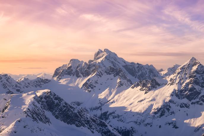 Sport Vision gore pozimi | Ob prehodu hladne fronte bo v gorah padlo predvidoma od 20 do 40 centimetrov suhega in rahlega snega, ki se bo slabo sprijel s staro snežno podlago.  | Foto Shutterstock