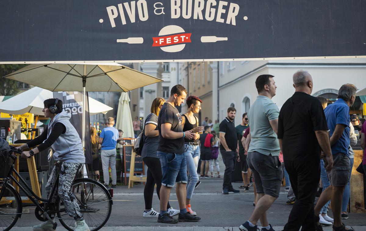 Pivo & Burger Fest | Pivo & Burger Fest so prvič organizirali že leta 2014, sledili pa sta prava revolucija na področju kraft pivovarstva in burgermanija. | Foto STA