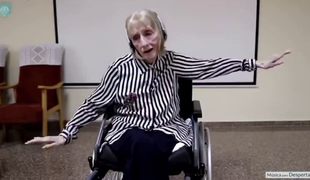 Ganljiv prizor: balerina z Alzheimerjevo boleznijo je spet zaplesala #video