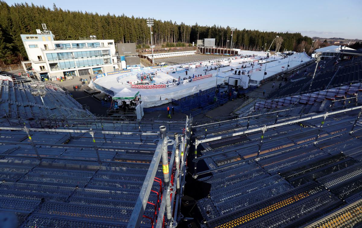 Nove mesto - biatlon 2020 | Takole žalostno prazne so bile danes tribune na biatlonskem štadionu v Novem Mestu. | Foto Reuters