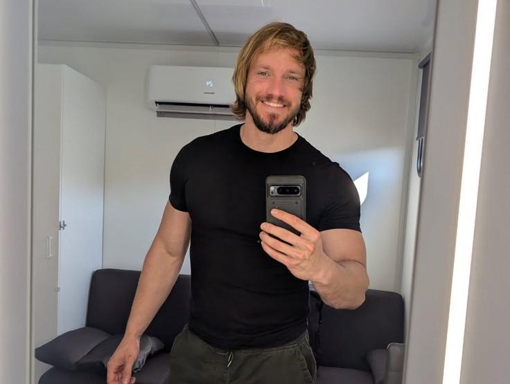 Andrei Lenart je te dni v Rimu končal snemanje serije z Martinom Scorsesejem, nato pa v Sloveniji dočakal premiero filma Odiseja. | Foto: Instagram/thelenart