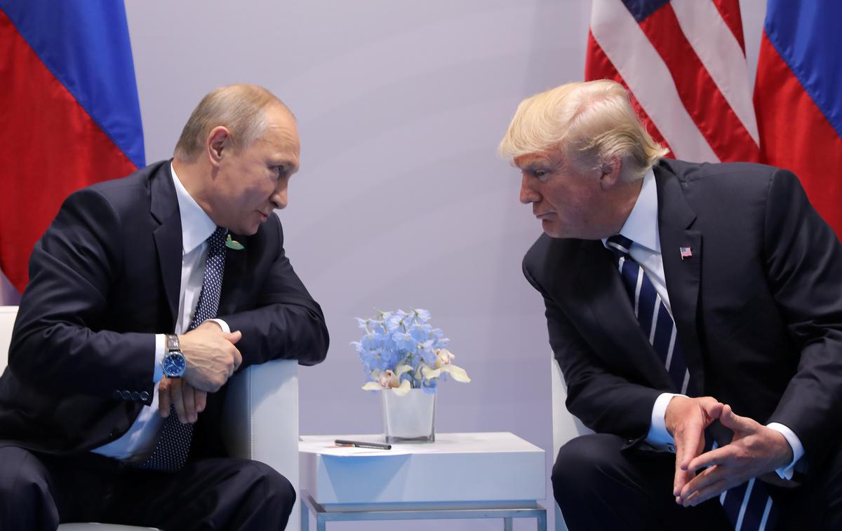 Vladimir Putin Donald Trump Hamburg G20 | Ameriški predsednik Donald Trump je med petimi svetovnimi voditelji najmanj zaupanja vreden. Na četrtem mestu ga je prehitel ruski predsednik Vladimir Putin. | Foto Reuters