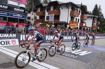 Hud udarec za Primoža Rogliča. Bo sploh končal letošnji Giro?