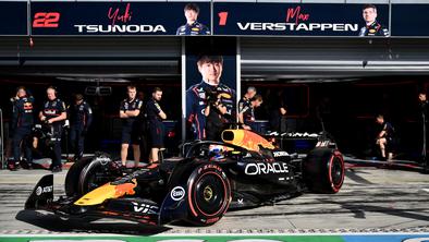 Odločale so tisočinke, McLaren že slavil, a je "pole position" ukradel Verstappen