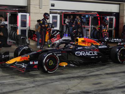 McLaren z veliko napako zapravil dvojno zmago, 60. zmaga za Verstappna